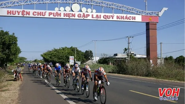 Trực tiếp Chặng 8 Cuộc đua xe đạp Nam Kỳ Khởi Nghĩa 2018: TP Pleiku đến TP. Buôn Ma Thuột 20