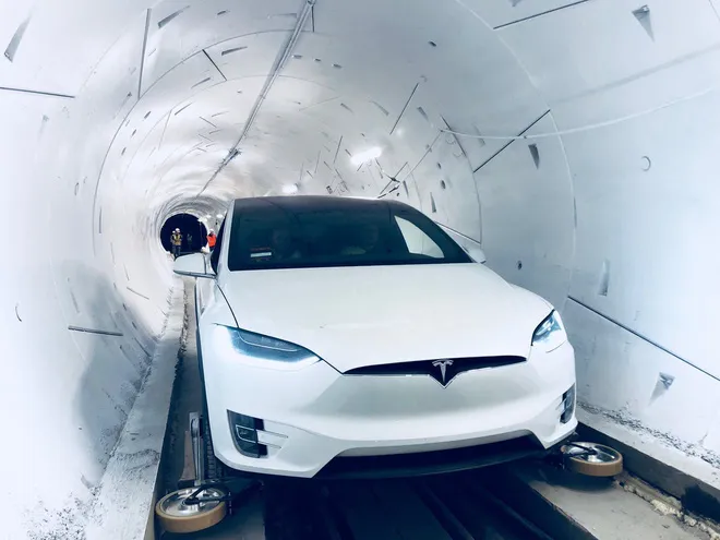 Elon Musk ra mắt đường hầm tốc độ cao dành cho xe điện  