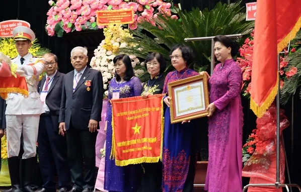 Ban Dân Y Trung ương cục Miền Nam đón nhận danh hiệu Anh hùng Lực lượng Vũ trang Nhân dân