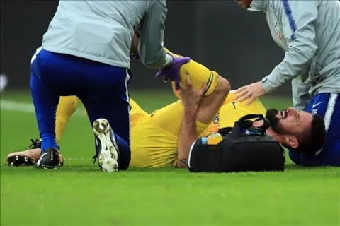 Giroud dính chấn thương mắt cá
