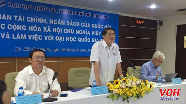 Ông Nguyễn Đức Hải (đứng) - Chủ nhiệm Ủy ban Tài chính, Ngân sách của Quốc Hội phát biểu tại buổi làm việc 