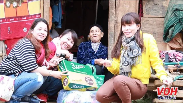 Sát cánh cùng gia đình Việt, Mùa xuân yêu thương, tặng quà Tết