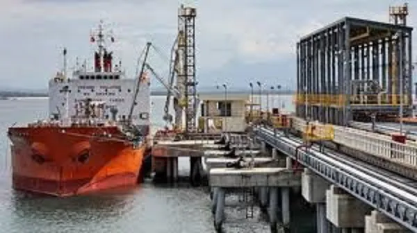 Cảng chứa xăng dầu