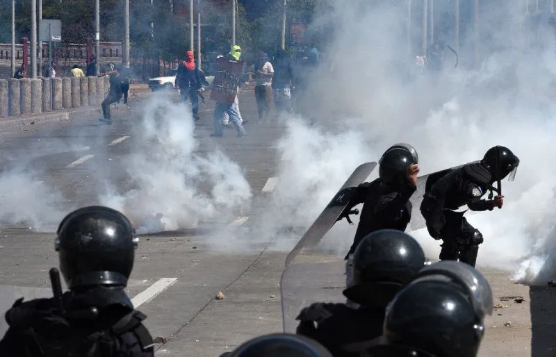 Cảnh sát đã phải dùng đến hơi cay để giải tán đoàn người biểu tình ở Tegucigalpa.