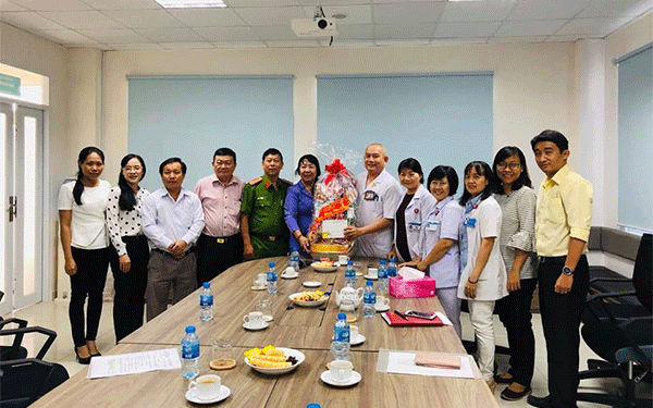 doan -lanh-dao -tham-benh-vien-hung-vuong