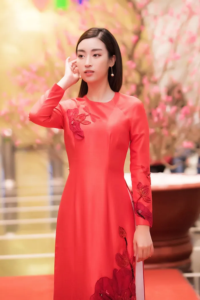 Ngất ngây ngắm những bộ áo dài đón Tết xinh lung linh của dàn mỹ nhân Việt