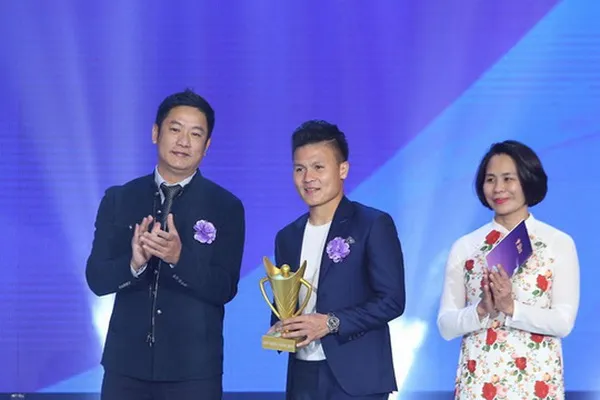 Tiền vệ Nguyễn Quang Hải nhận giải thưởng "Nam VĐV của năm"