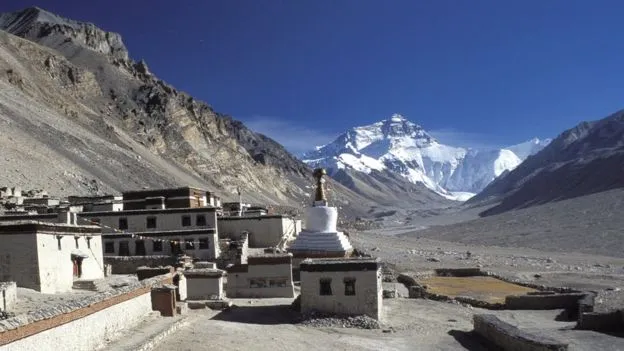 Trung Quốc đóng cửa du lịch núi Everest vì ô nhiễm