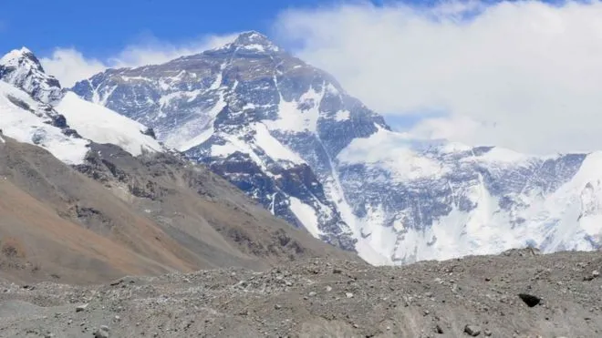 Trung Quốc đóng cửa du lịch núi Everest vì ô nhiễm 