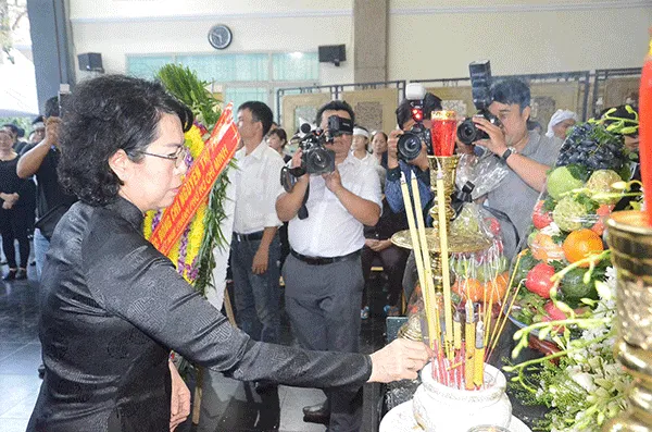 Bí thư Thành ủy TPHCM Nguyễn Thiện Nhân viếng Phó Chủ tịch UBND TPHCM Nguyễn Thị Thu