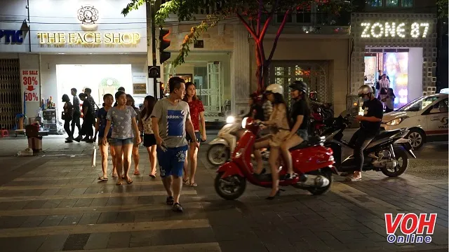 cấm xe, cấm xe đường Nguyễn Huệ