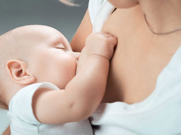 nguyen-nhan-tre-so-sinh-bi-kho-moi-va-cach-dieu-tri-1-voh