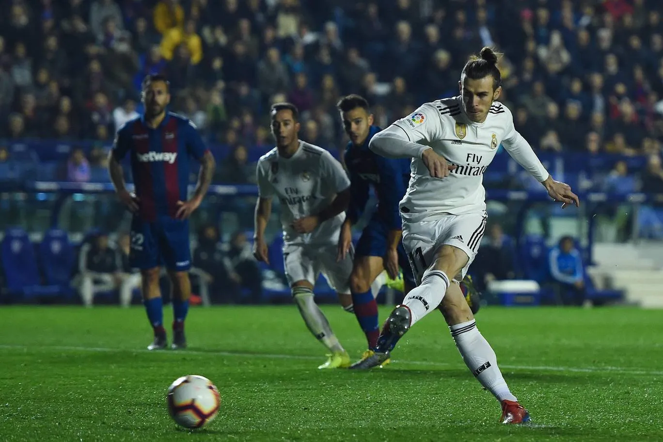 Siêu kinh điển Real - Barca: Bale liệu có giúp Real vượt qua Barcaelona trong cuộc tái đấu đêm nay?