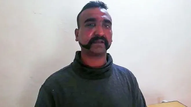 Phi công Ấn Độ bị Pakistan bắt giữ
