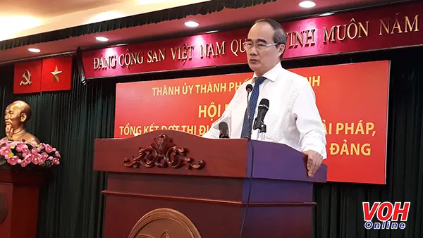 Bí thư Thành ủy TPHCM Nguyễn Thiện Nhân phát biểu chỉ đạo hội nghị.