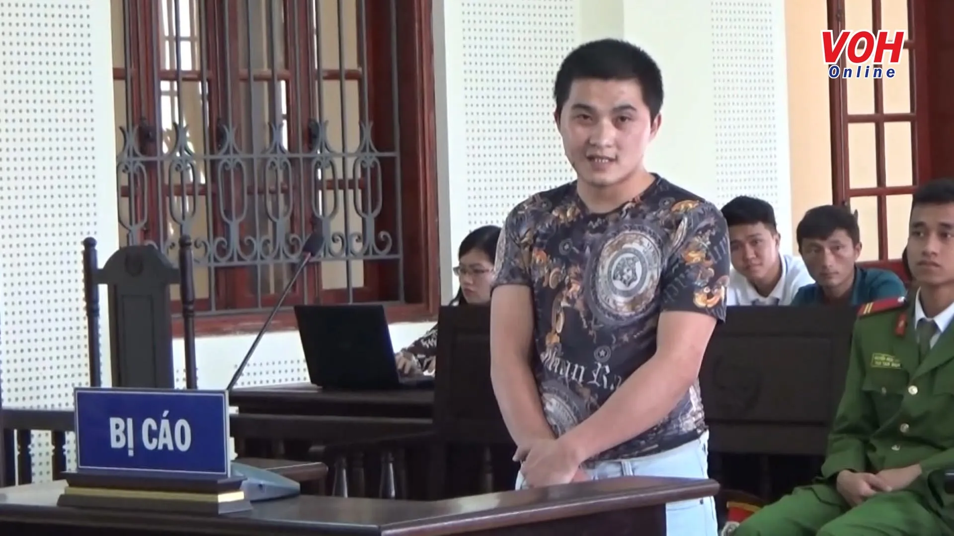 đối tượng buôn 10 bánh heroin, 1 kg ma túy đá từ Lào về Việt Nam