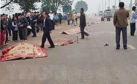 Hiện trường vụ tai nạn giao thông đặc biệt nghiêm trọng làm 7 người tử vong tại tỉnh Vĩnh Phúc