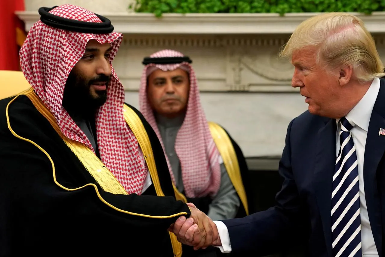 Tổng thống Mỹ Donald Trump bắt tay Thái tử Ả Rập Saudi  Mohammed bin Salman