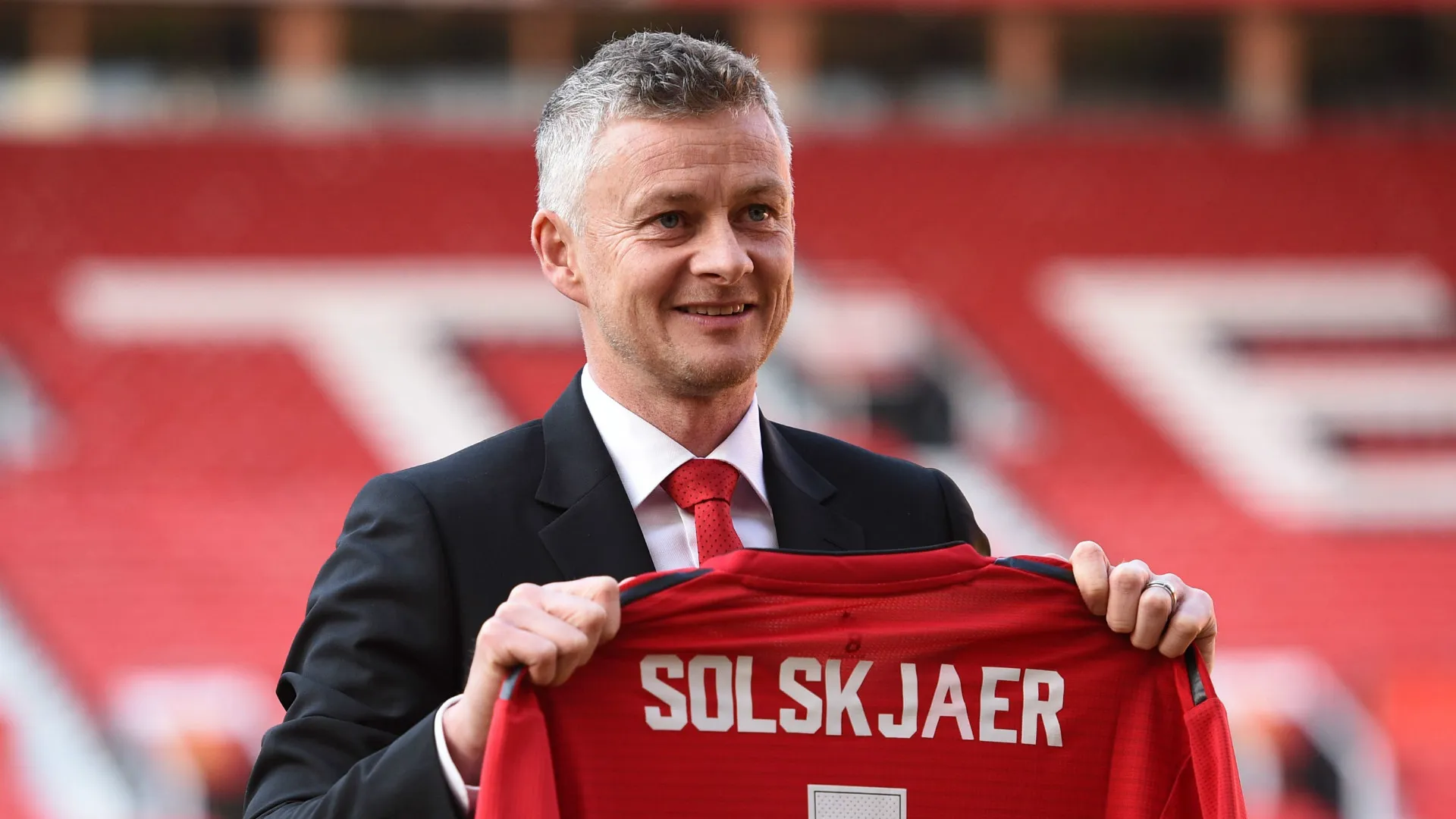 HLV Solskjaer hưởng lương 7 triệu bảng/mùa ở MU