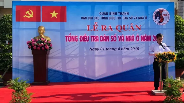 Ông Phan Văn Định, Quận Ủy viên - Phó Chủ tịch UBND Quận Bình Thạnh, Trưởng Ban chỉ đạo Tổng điều tra dân số và nhà ở năm 2019 tại địa bàn quận phát biểu