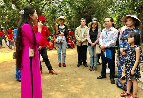 Đoàn khảo sát tại cụm di tích Làng Hoàng Trù - quê ngoại Bác Hồ ở Nghệ An