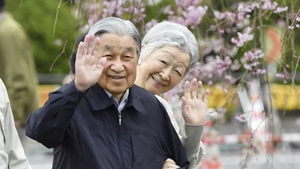 Nhật Hoàng Akihito và Hoàng hậu