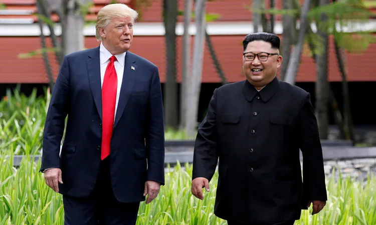 Tổng thống Mỹ Donald Trump và lãnh đạo Triều Tiên Kim Jong Un trong thời gian diễn ra hội nghị thượng đỉnh lần hai tại Việt Nam (Ảnh: Reuters)