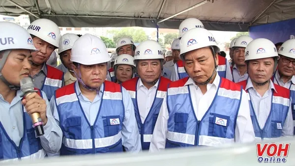 Ông Bùi Xuân Cường –Trưởng Ban Quản lý Đường sắt đô thị TP báo cáo Thủ tướng Chính phủ về tình hình triển khai dự án metro