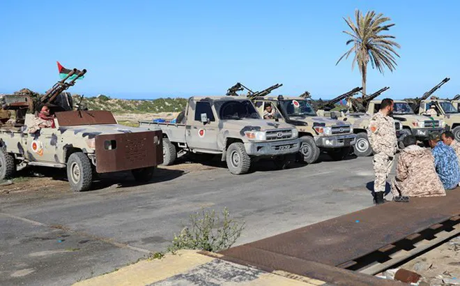Quân đội của tướng Haftar đến gần thủ đô Tripoli của Libya (Ảnh: Reuters)