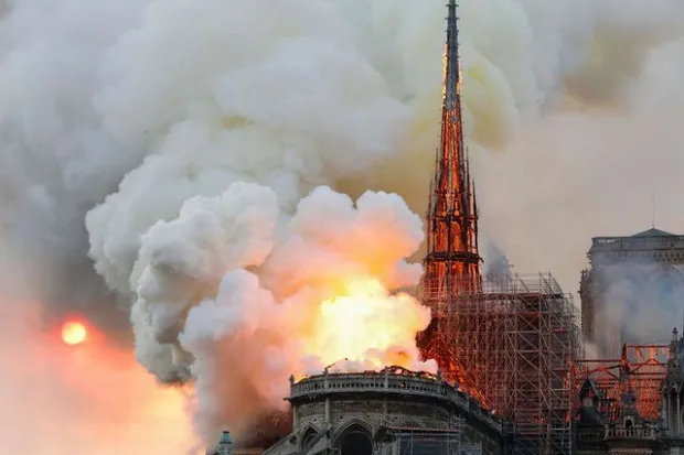 Cháy Nhà thờ Đức Bà Paris 