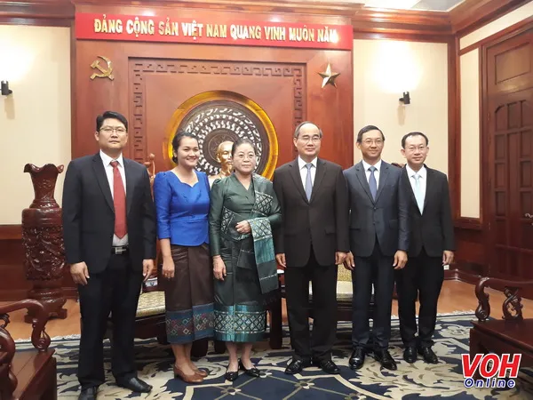Bí thư Thành ủy Nguyễn Thiện Nhân tiếp bà Phimpha Keomixay, tân Tổng lãnh sự Lào tại TPHCM.