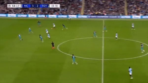 Aguero ghi bàn ở phút 59 giúp Manchester City dẫn trước 4-2