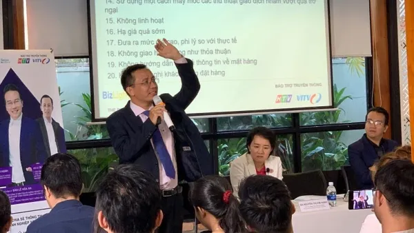Tiến sĩ Bùi Quang Tín - CEO Trường Doanh nhân BizLight thông tin tại buổi chia sẻ. 