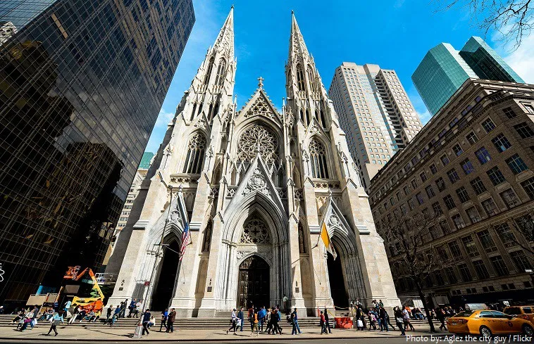 Nhà thờ Thánh Patrick nằm ở quận Mahattan, New York và được xây dựng từ thế kỷ XIX (Ảnh: Flickr)