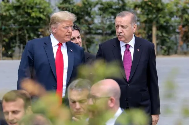 Tổng thống Mỹ Donald Trump và Tổng thống Thổ Nhĩ Kỳ Tayyip Erdogan trước lễ khai mạc Hội nghị thượng đỉnh NATO ngày 11/7/2018 tại Brussels, Bỉ (Ảnh: Reuters)