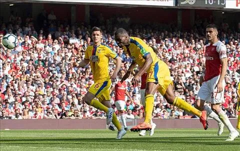 Arsenal thua Crystal Palace 2-3