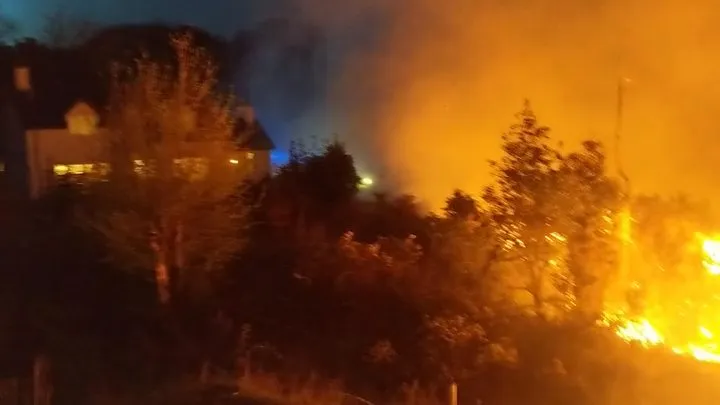 Cháy rừng tại Bắc Ireland, hơn 50 lính cứu hỏa vật lộn với ngọn lửa