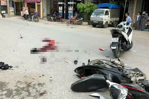 Vụ tai nạn xe máy ở Thái Bình khiến 2 người tử vong. 