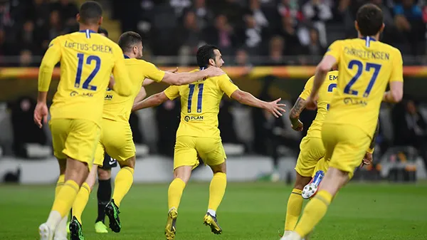 Video Cup C2 đêm qua 3/5: Arsenal thắng thuyết phục Valencia, Chelsea hòa Frankfurt
