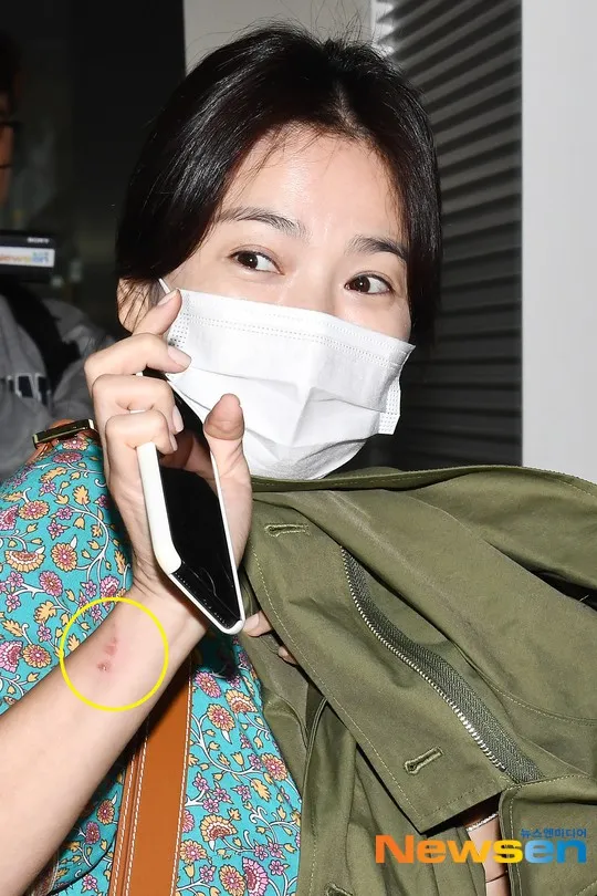 Song Hye Kyo gây hoang mang vì xuất hiện quyến rũ tại Mỹ nhưng nhẫn cưới ‘biệt vô âm tín' 11