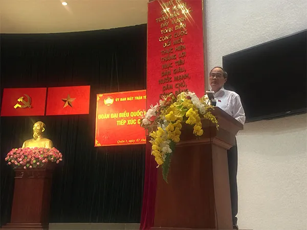 Bí thư Thành ủy Nguyễn Thiện Nhân tiếp xúc cử tri quận 3.