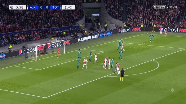 De Ligt mở tỉ số cho Ajax 