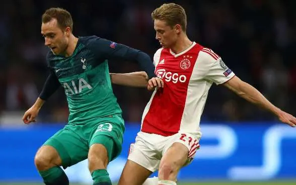 De Jong ở trận thua của Ajax trước Tottenham
