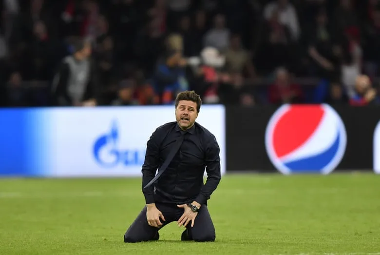 HLV Pochettino không kiềm chế được cảm xúc sau trận cầu kịch tính của Tottenham trước Ajax