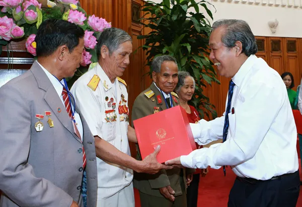 Campuchia - Việt Nam, Phó Thủ tướng Thường trực Chính phủ Trương Hòa Bình,  Him Chhem, Bộ trưởng Bộ Lễ nghi và Tôn giáo Campuchia 