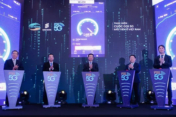 Bấm nút kết nối mạng di động 5G tại Việt Nam