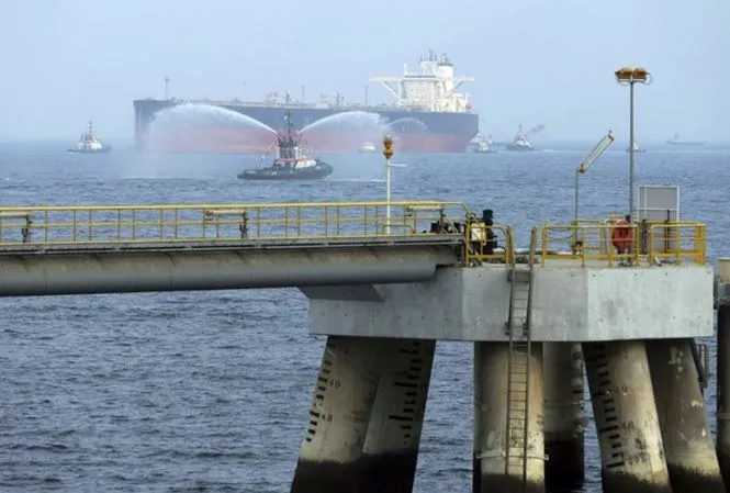 Hai tàu chở dầu của Ả Rập Saudi bị tấn công phá hoại gần vùng biển UAE