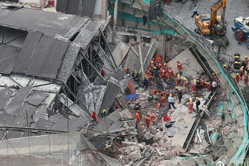 Trung Quốc: Cứu sống 11 người bị mắc kẹt trong tòa nhà bị đổ sập ở Thượng Hải
