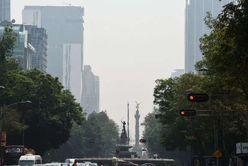 Thành phố Mexico bước sang ngày thứ tư đặt trong tình trạng khẩn cấp về ô nhiễm không khí.