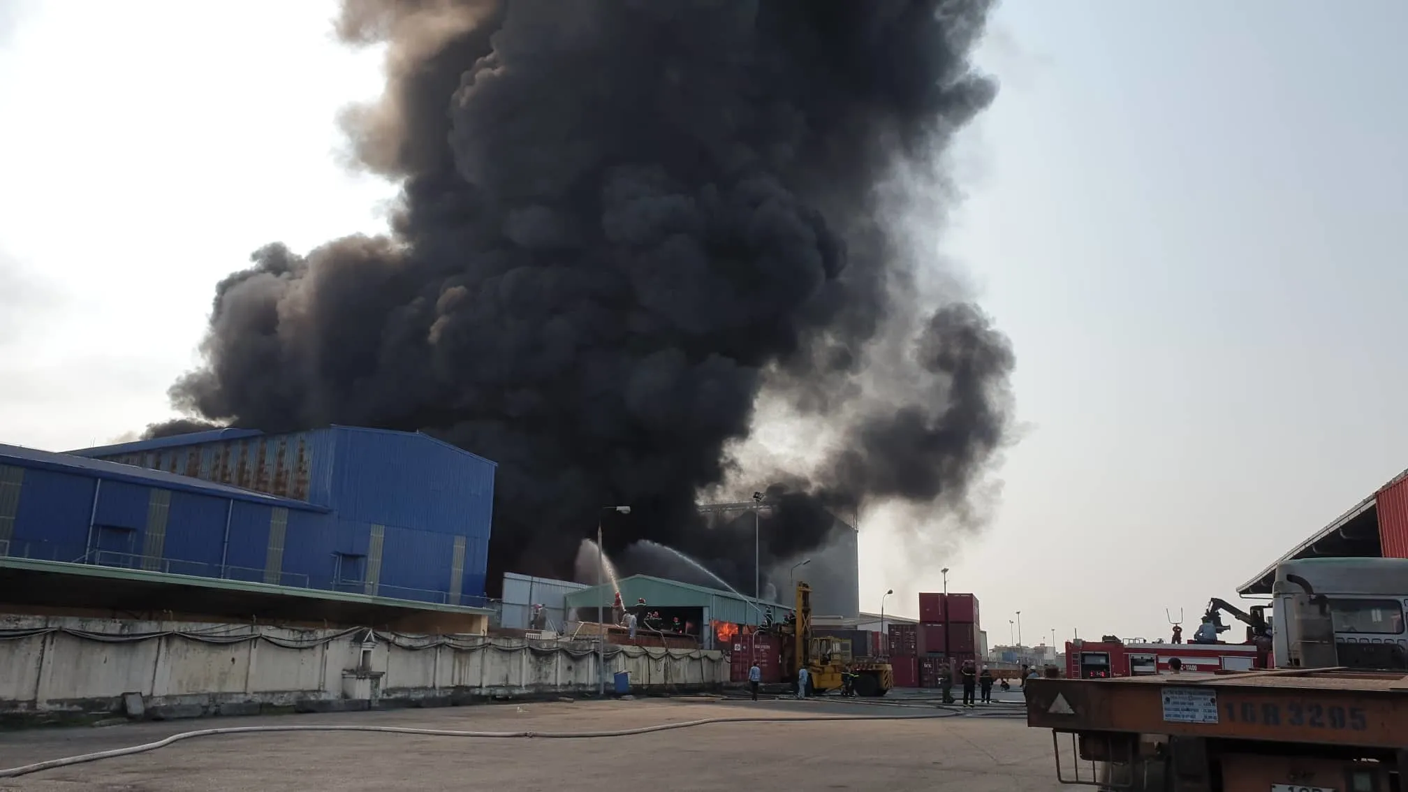 Cháy lớn tại công ty nhựa ở Hải Phòng